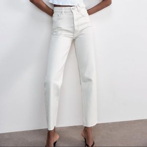 Cream colored high waisted Zara jeans in size 28